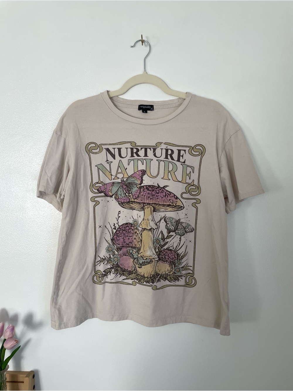 Originality cream nature graphic tee size small 100% cotton